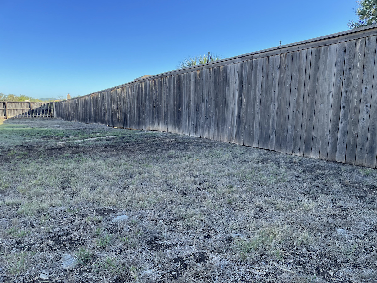 What’s the Best Time of Year to Stain a Fence?